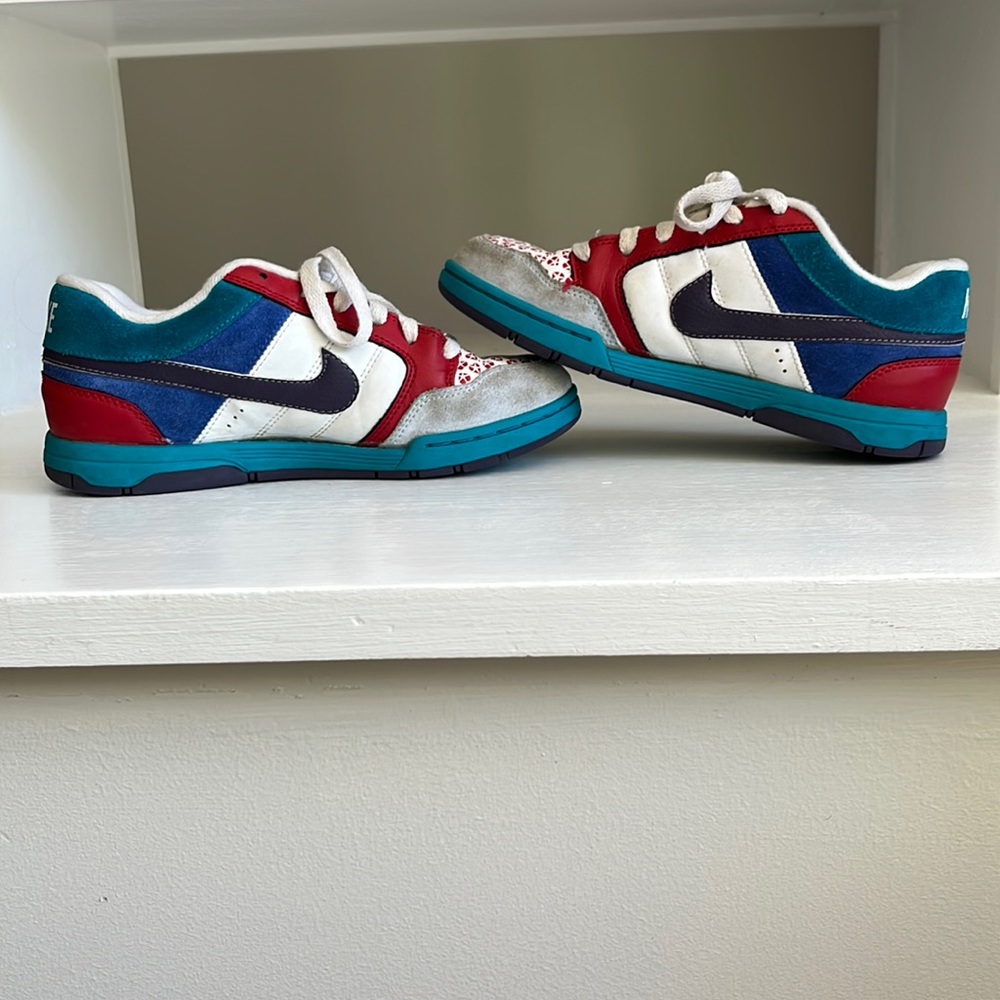 Nike shoes multi colored size 4.5
